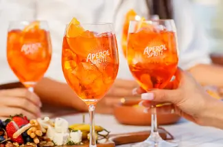 aperol spritz drink 2